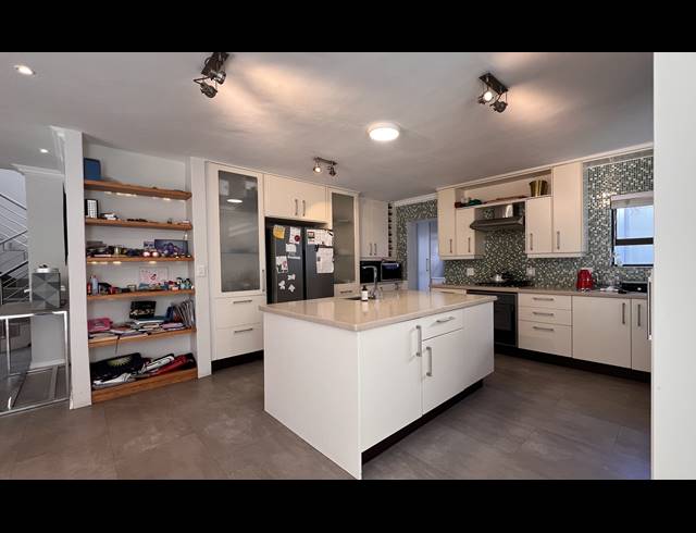 5 BEDROOM HOUSE TO LET IN BIG BAY